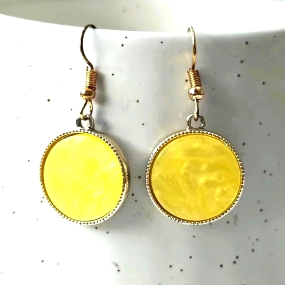 Yellow Circle Gold Hook Dangle Fashion Jewelry Earrings NWT E100 - Picture 1 of 1